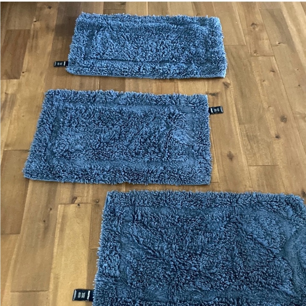 Luxurious Blue Bath Mat Set